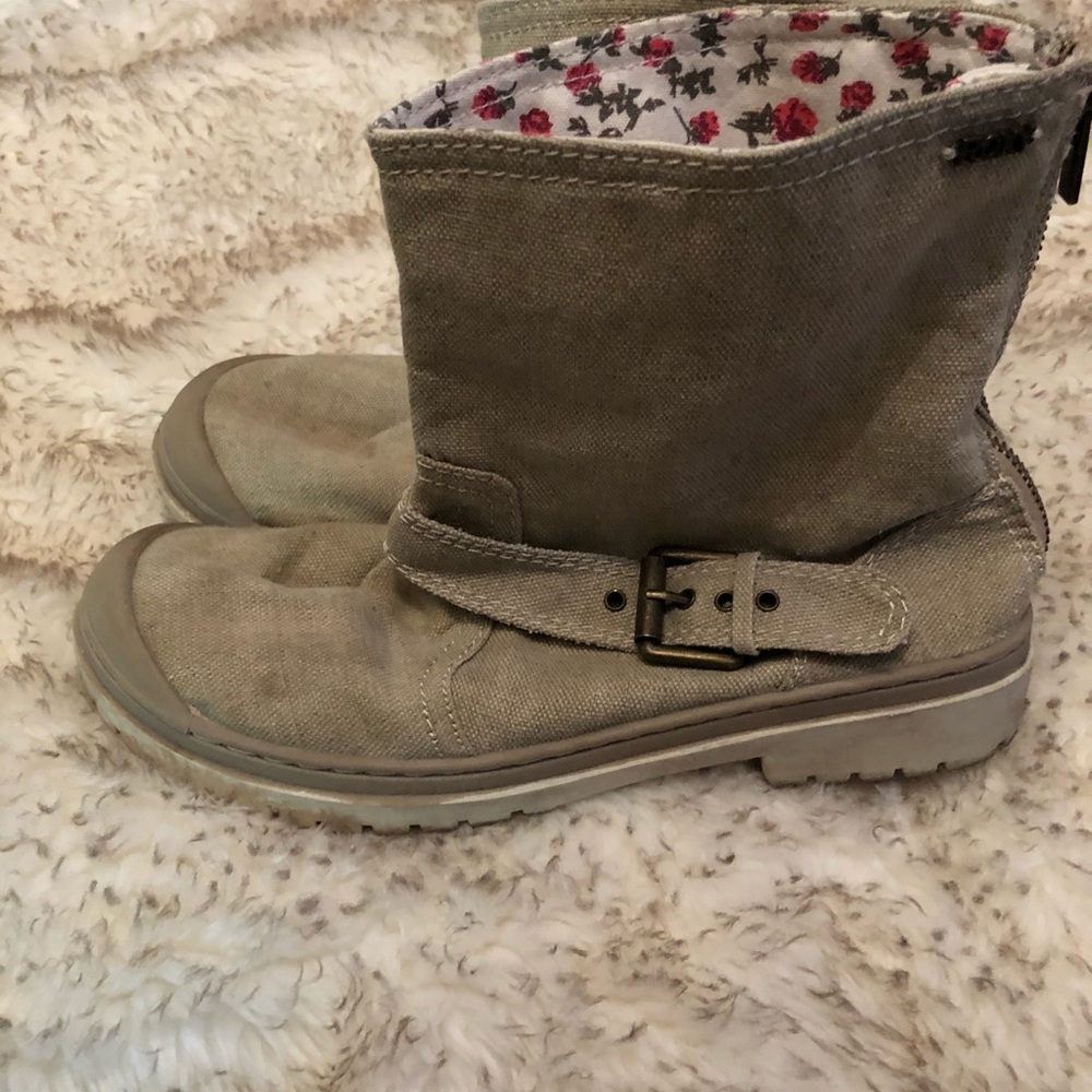 Roxy Boots